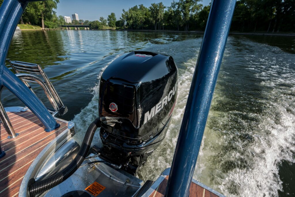 Mercury Outboard w fuel line